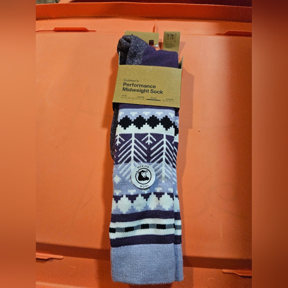 Burton Womenโs Performance Midweight Snowboard Socks: SNOWY PINES PURPLE: SZ M/L